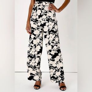 Size small, chic floral pants! Never worn.